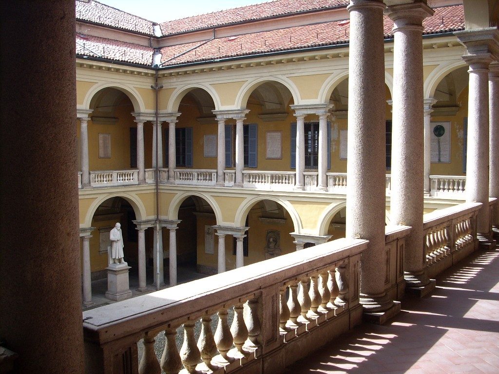 Statues%20Courtyard%2C%20University%2C%20Pavia%20-%202.jpg